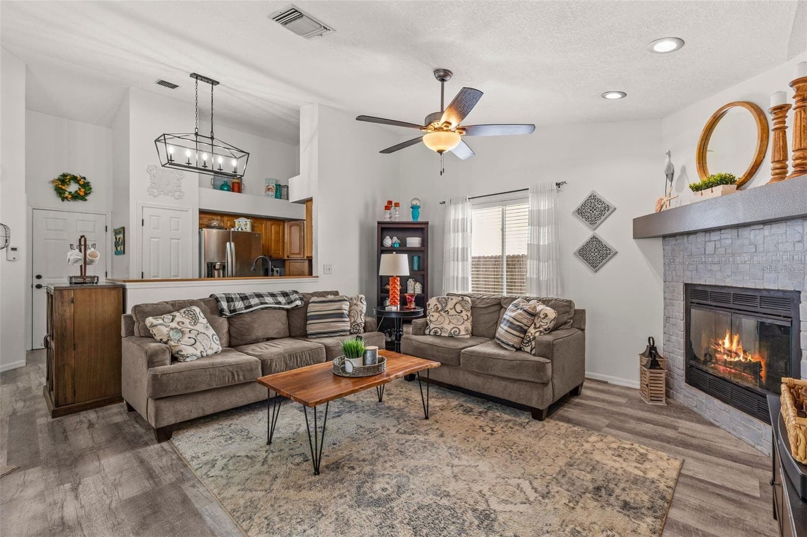 1090 ROLLING OAKS AVENUE — photo 13 of 55