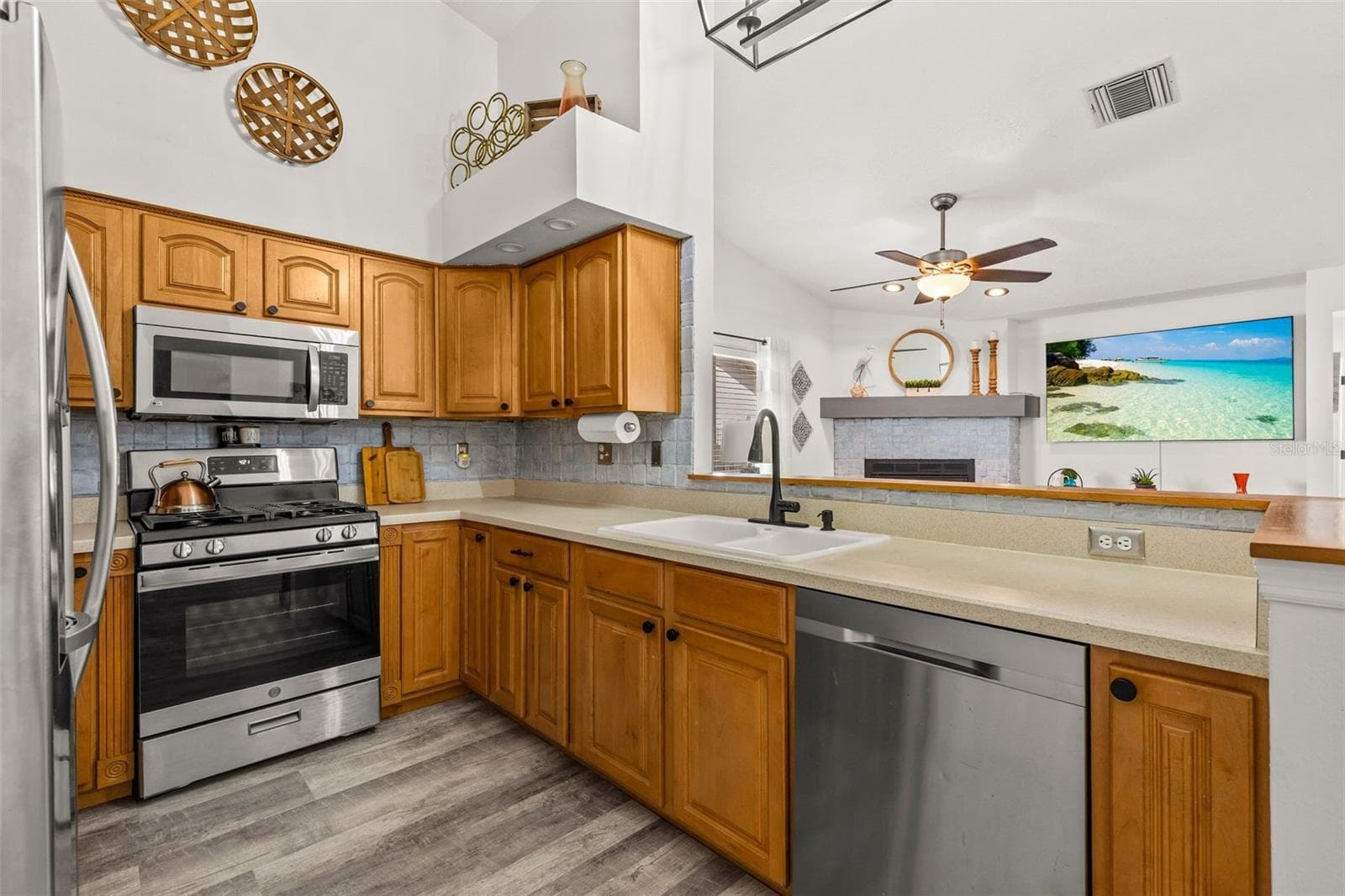 1090 ROLLING OAKS AVENUE — photo 18 of 55