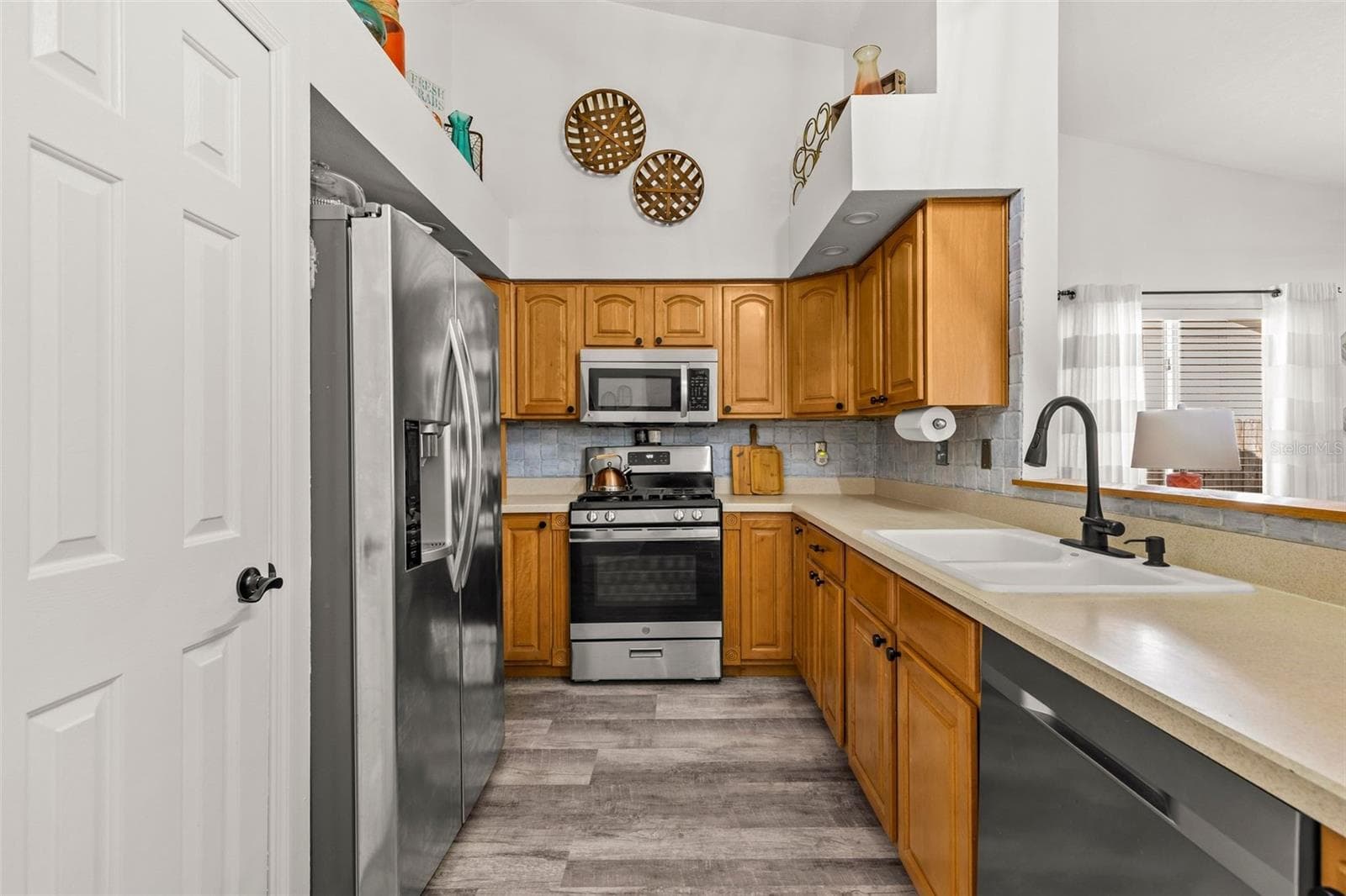 1090 ROLLING OAKS AVENUE — photo 17 of 55