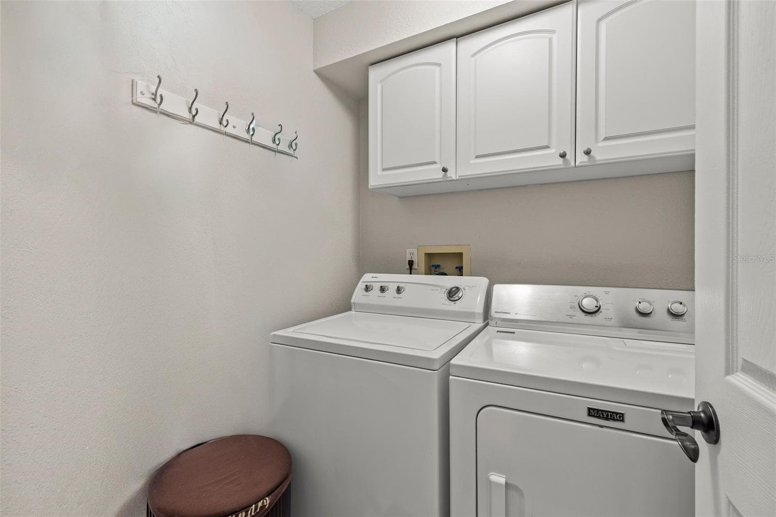 1090 ROLLING OAKS AVENUE — photo 34 of 55