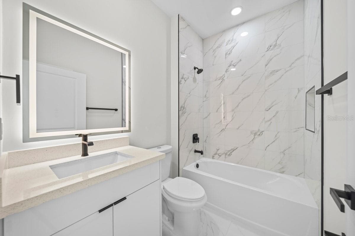 29 DIPLOMAT PARKWAY — photo 13 of 20