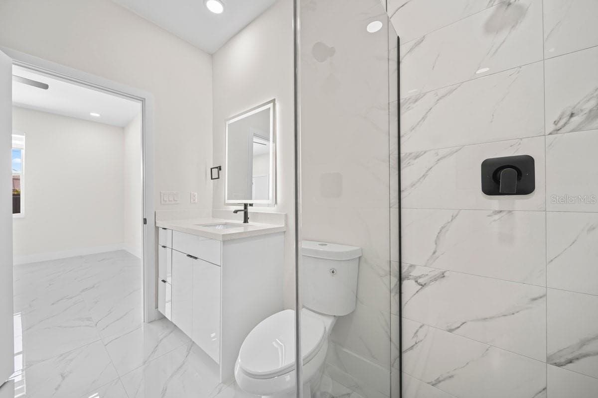 29 DIPLOMAT PARKWAY — photo 12 of 20