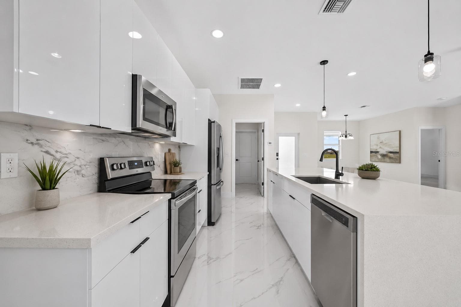 29 DIPLOMAT PARKWAY — photo 9 of 20