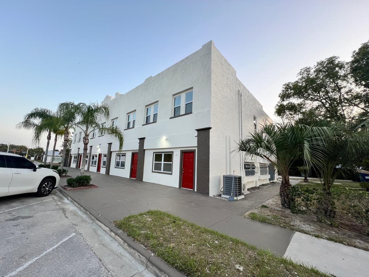 475 UMATILLA BOULEVARD — photo 1 of 21