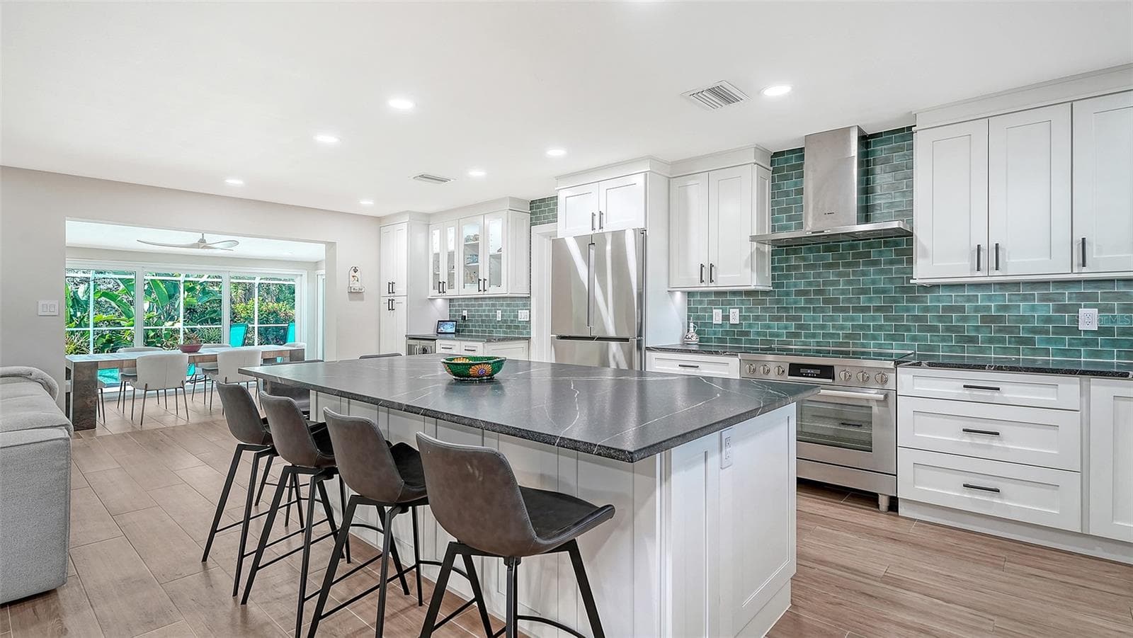602 BUTTONWOOD DRIVE — photo 15 of 61