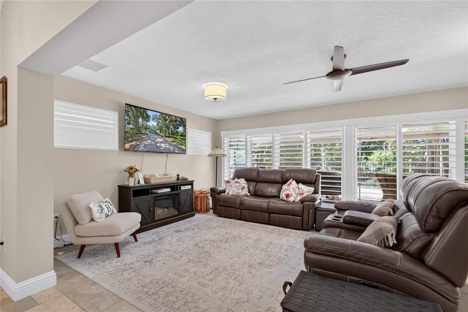 16720 BEAUCLAIRE CT — photo 6 of 46