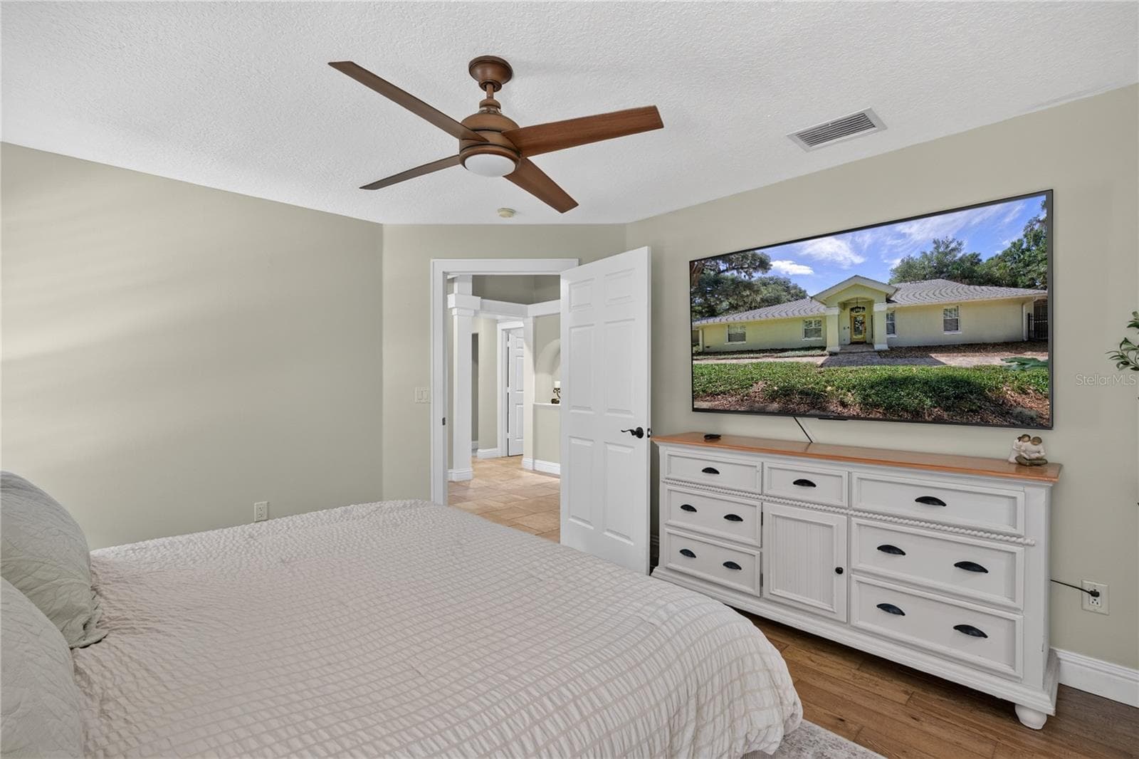 16720 BEAUCLAIRE CT — photo 12 of 46
