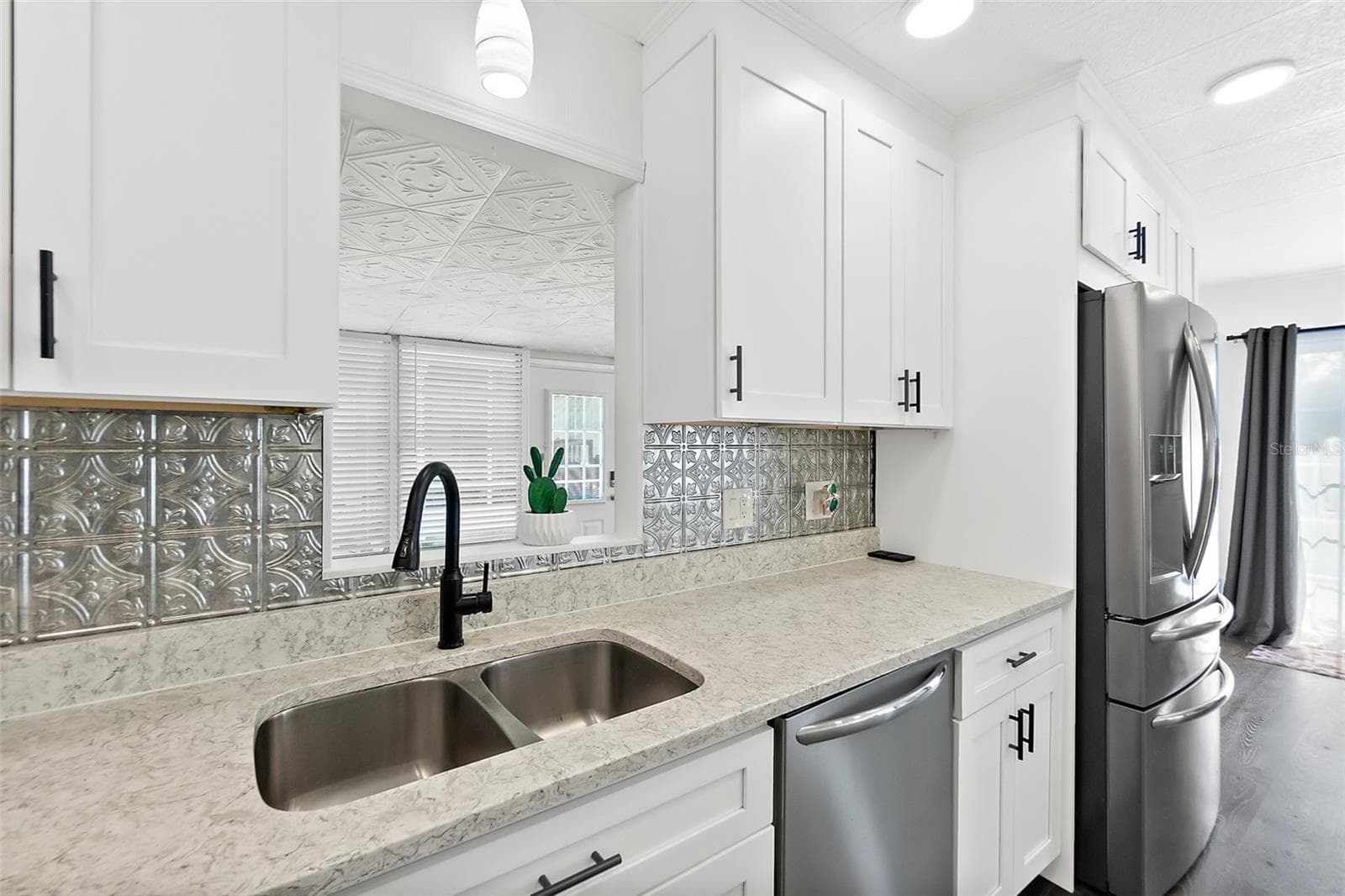 5660 WOOD STREET — photo 10 of 46