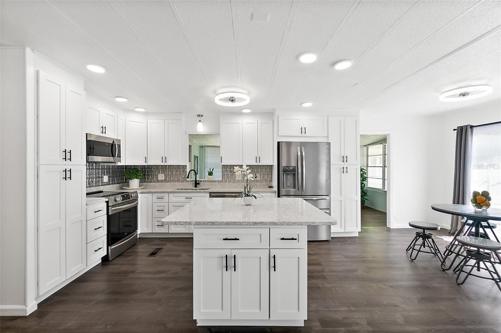 5660 WOOD STREET — photo 12 of 46