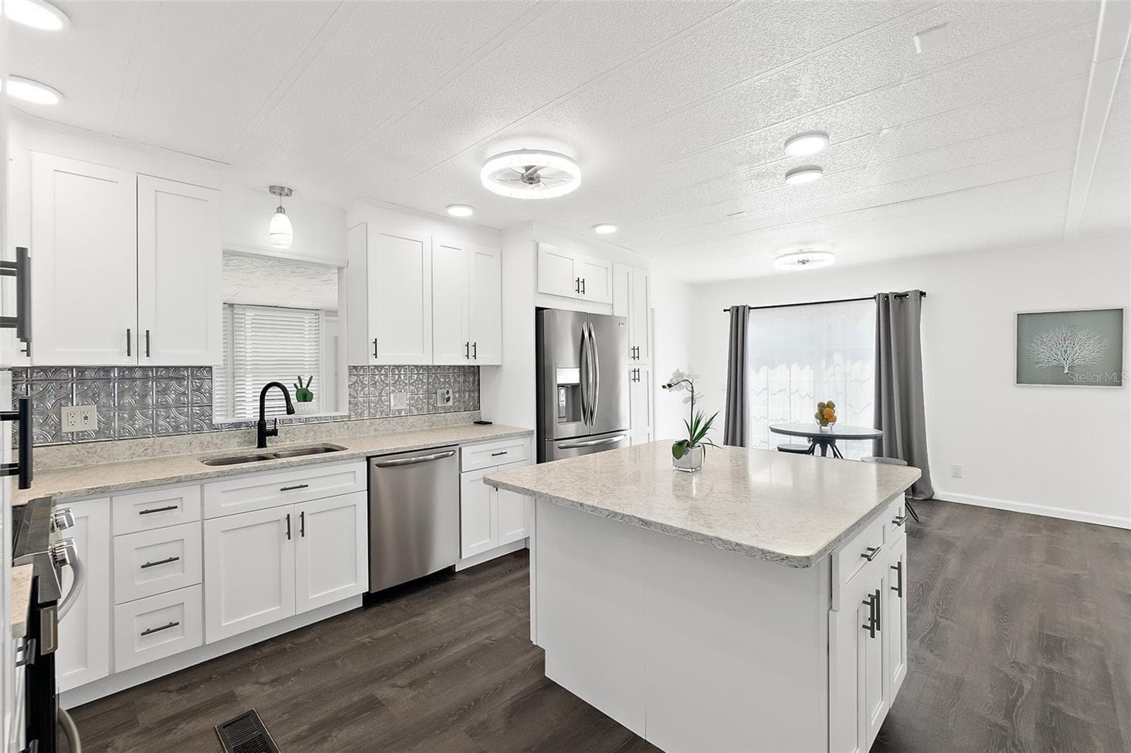 5660 WOOD STREET — photo 5 of 46