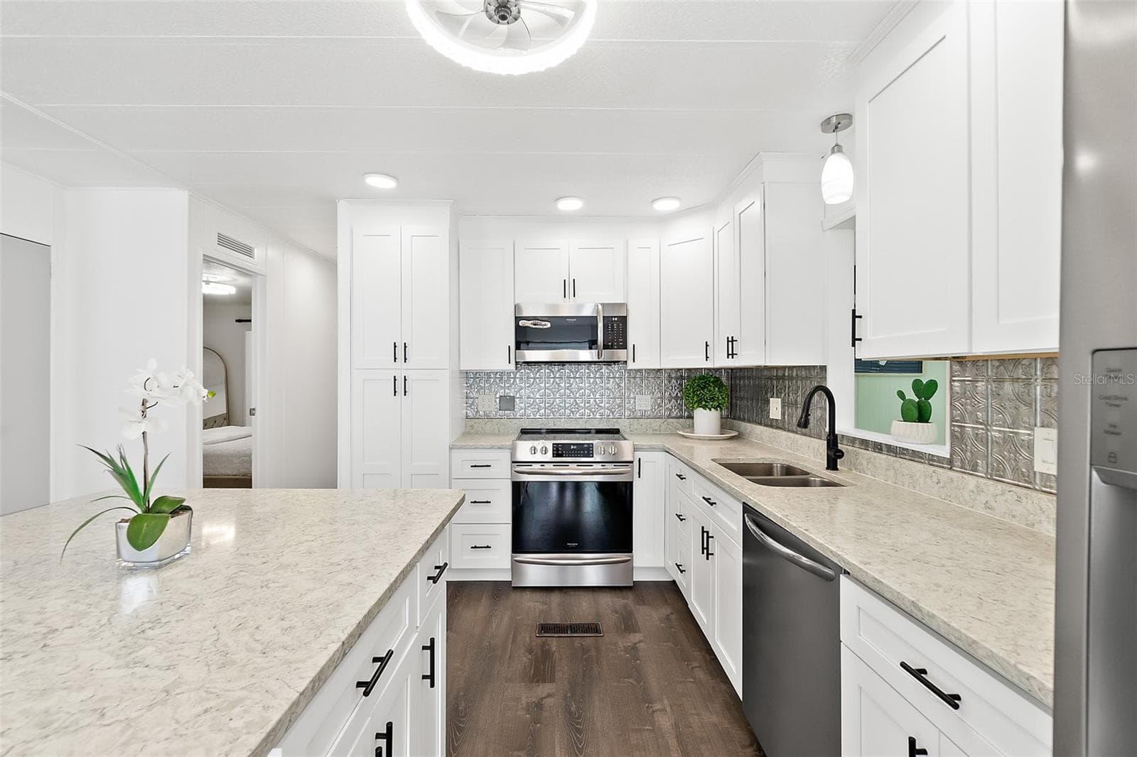5660 WOOD STREET — photo 8 of 46