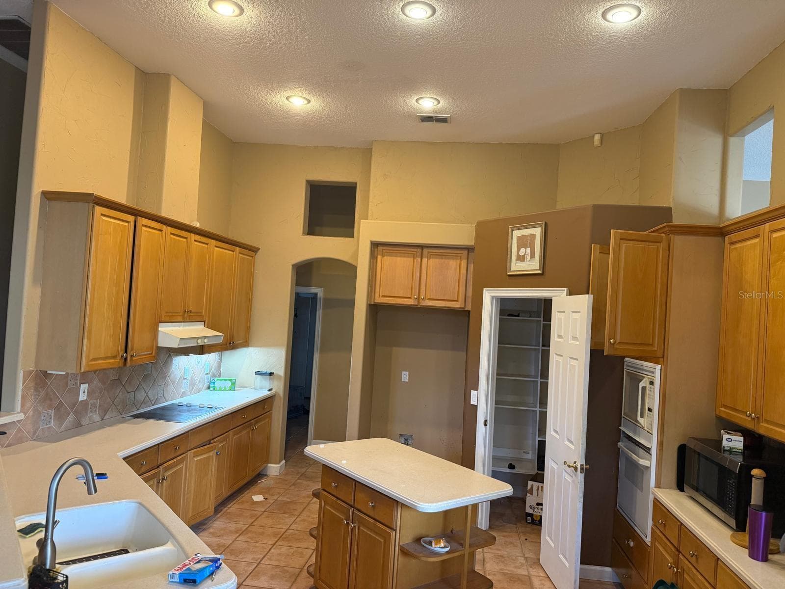 7608 SAN REMO PLACE — photo 13 of 35