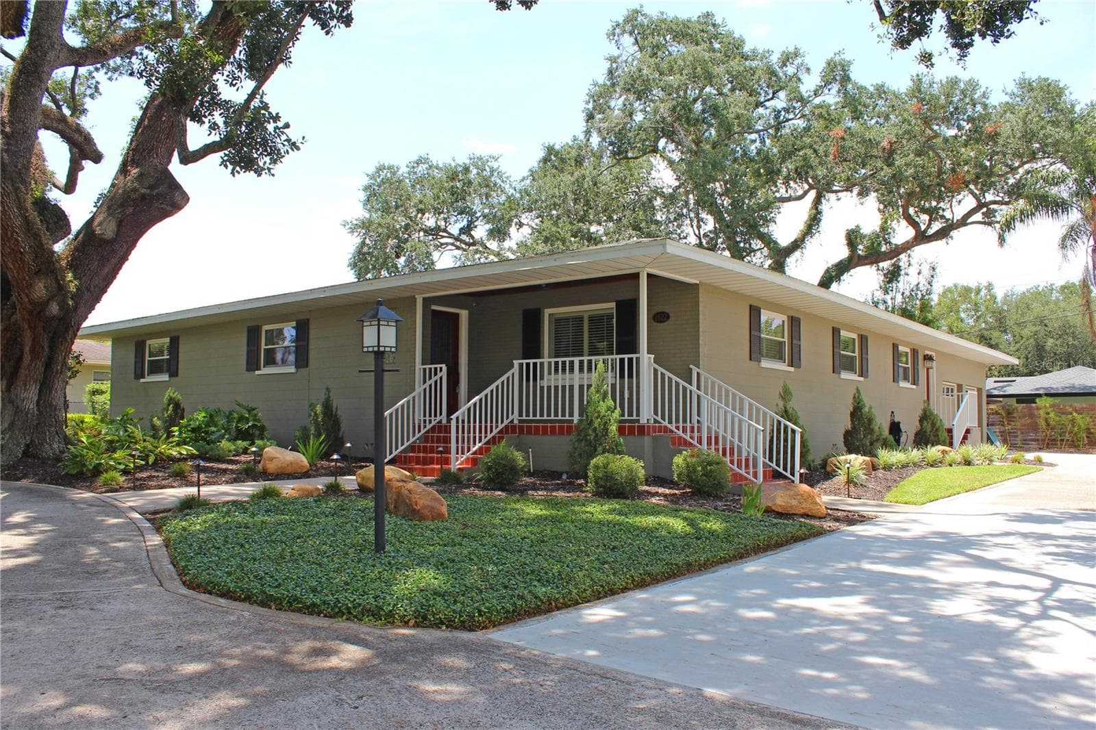 1522 DEL CREST PLACE