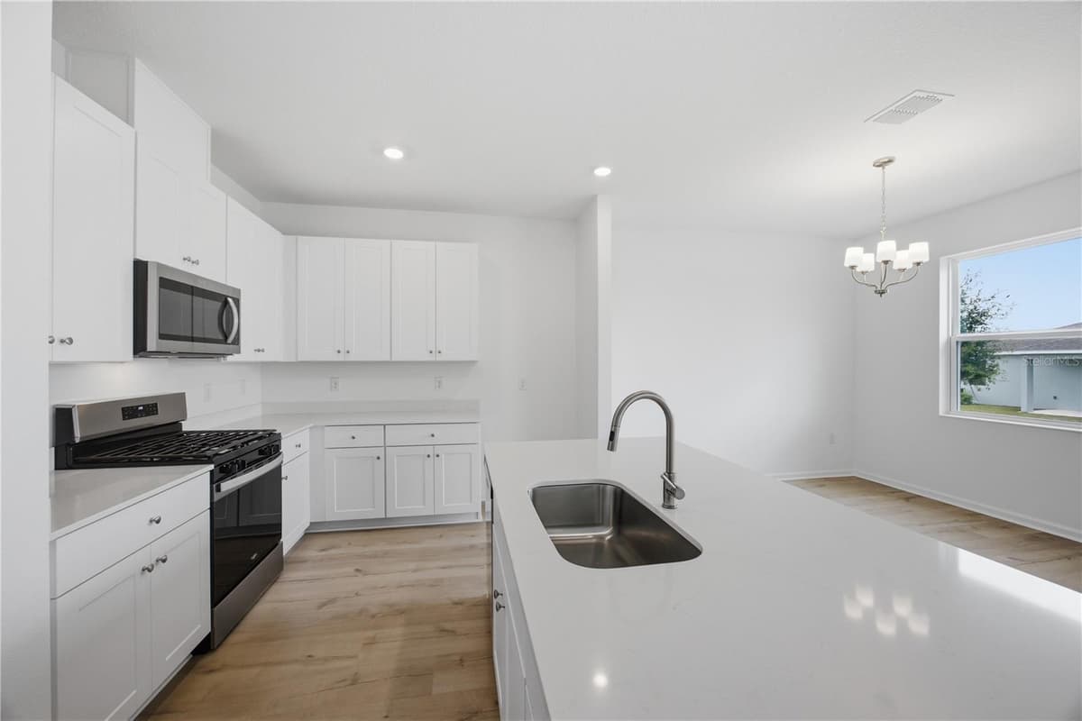 6205 SANDERS GROVE CIRCLE — photo 7 of 38