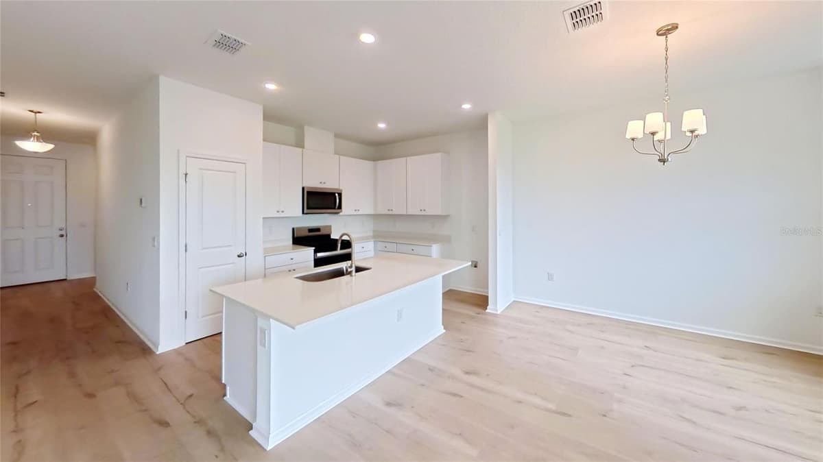 6205 SANDERS GROVE CIRCLE — photo 4 of 38