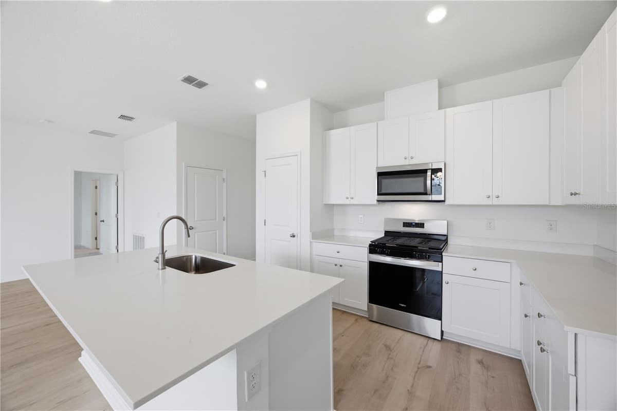 6205 SANDERS GROVE CIRCLE — photo 6 of 38