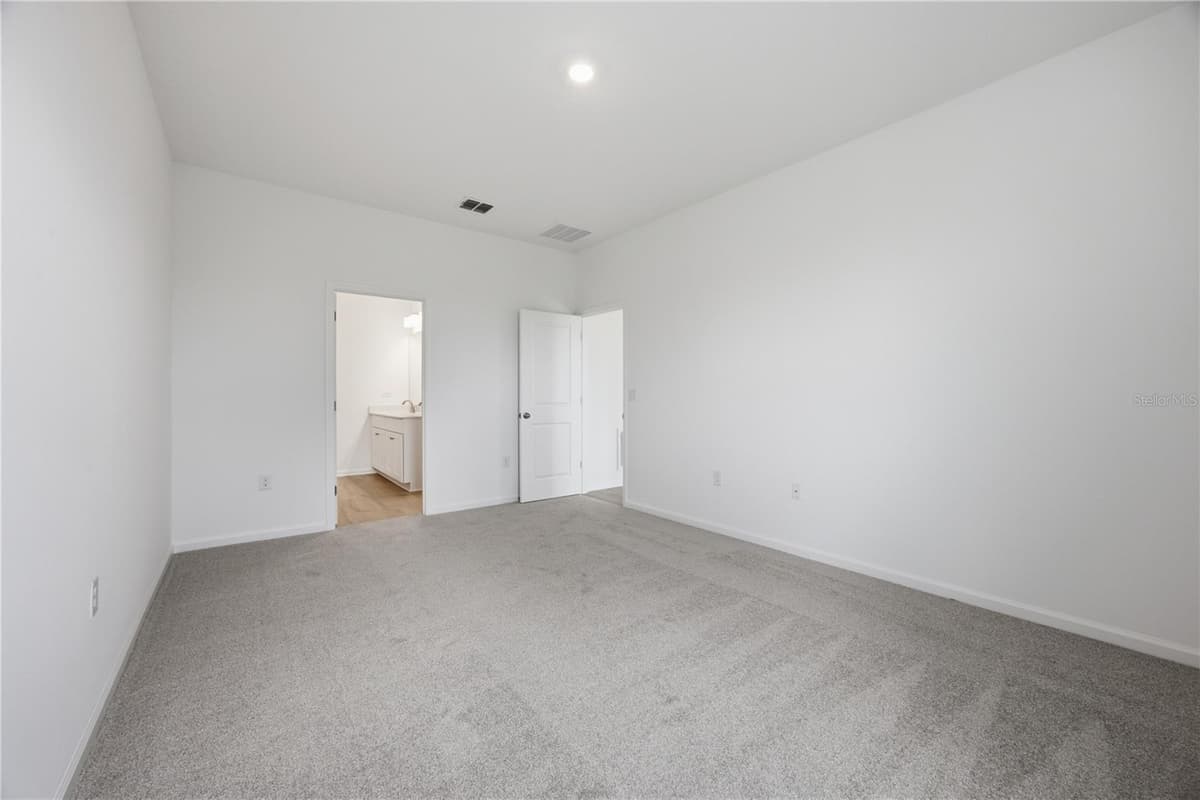 6205 SANDERS GROVE CIRCLE — photo 14 of 38
