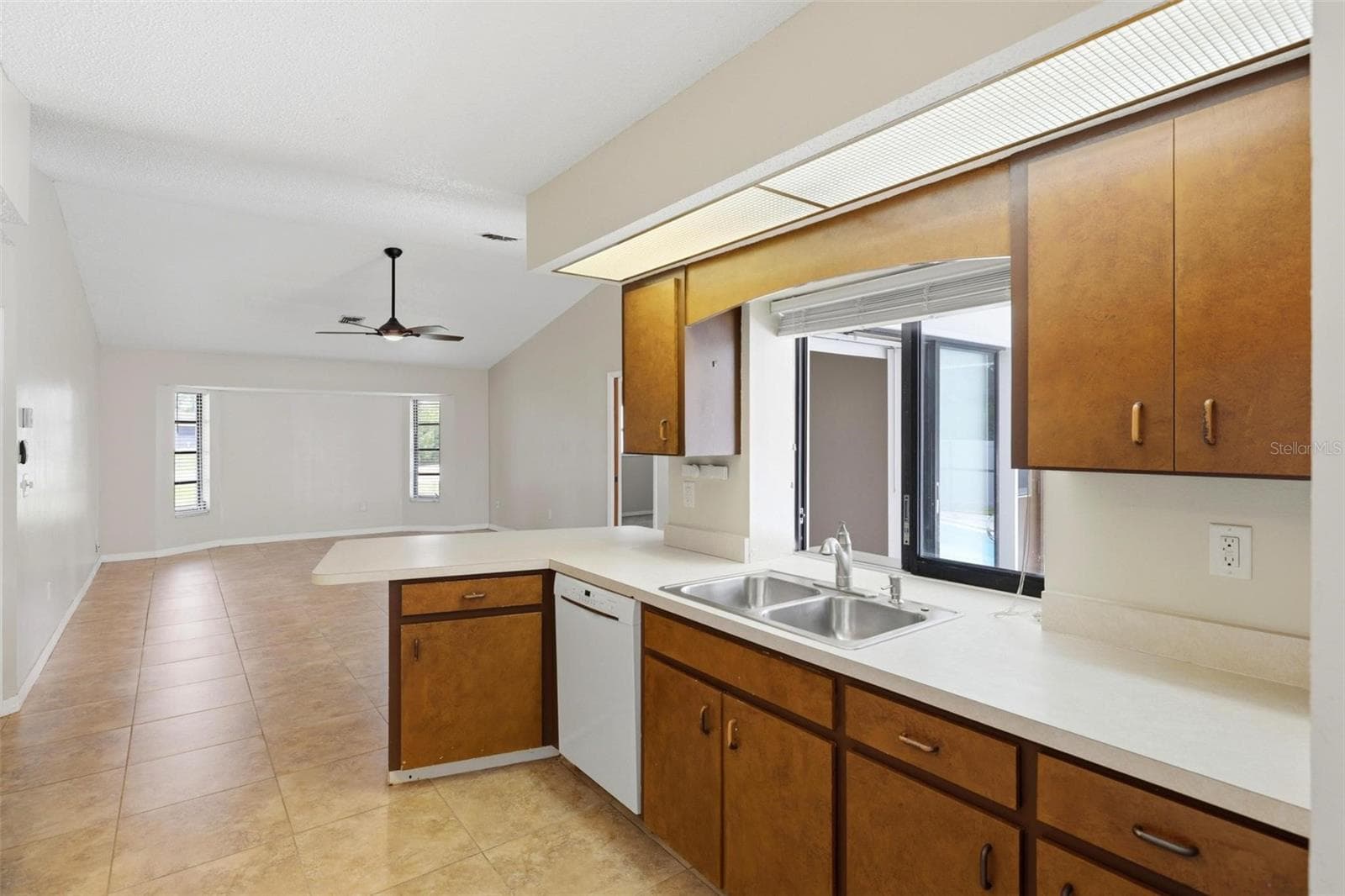 5412 ULYSSES STREET — photo 15 of 86