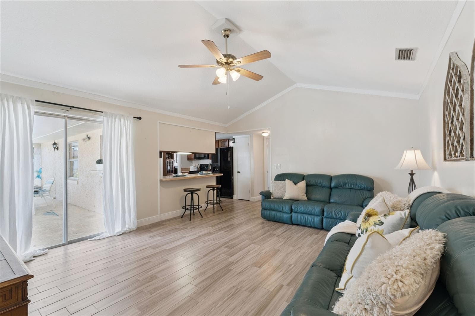 128 DELLWOOD DRIVE — photo 10 of 35