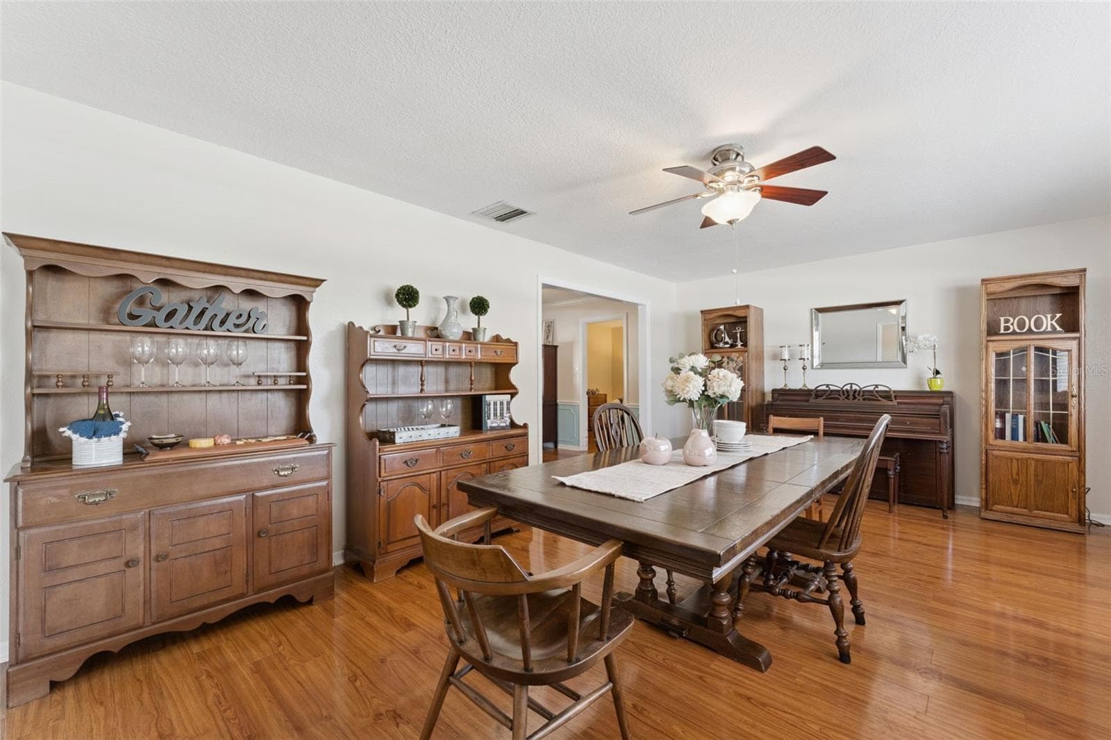 128 DELLWOOD DRIVE — photo 4 of 35