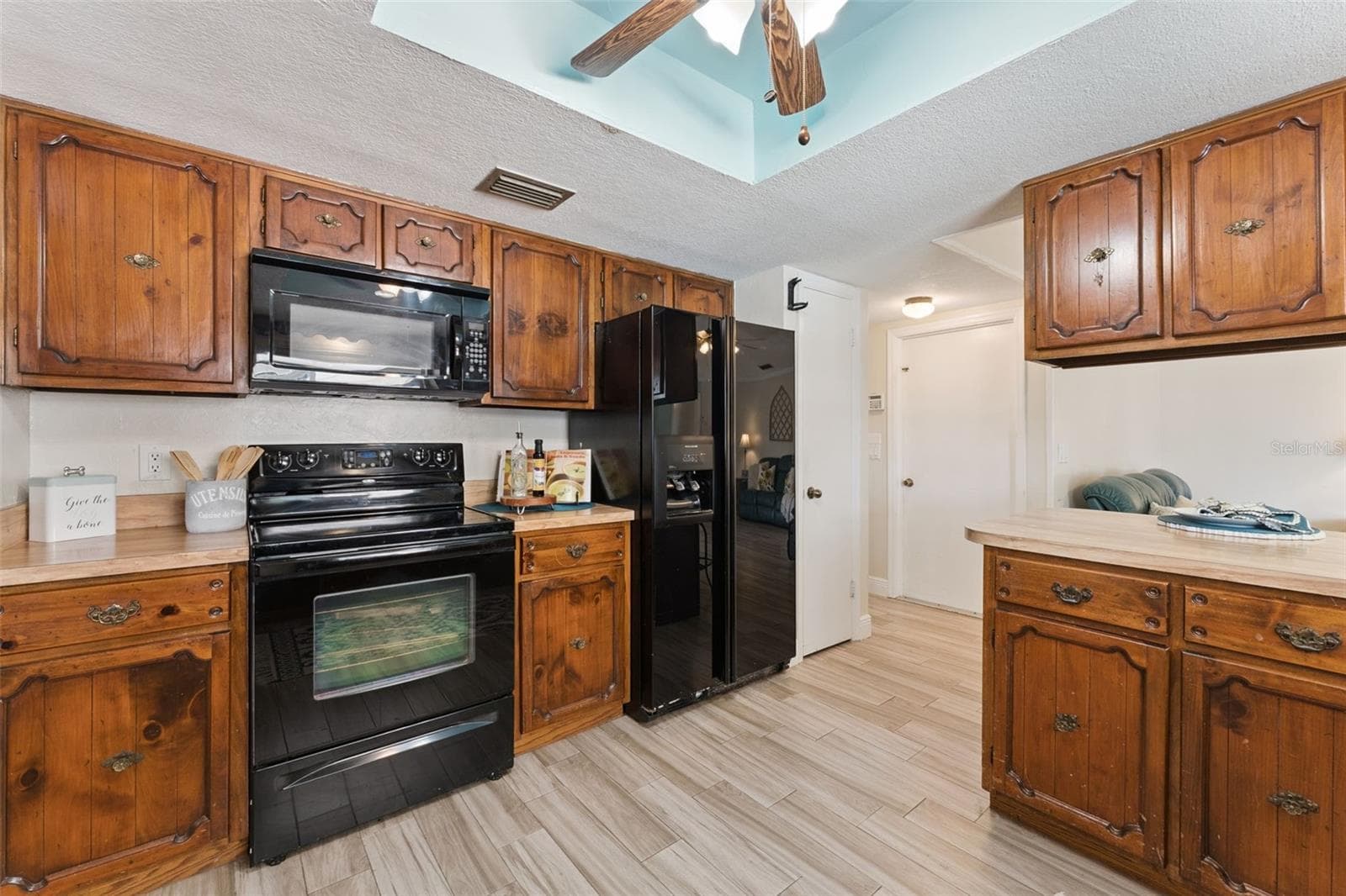 128 DELLWOOD DRIVE — photo 15 of 35
