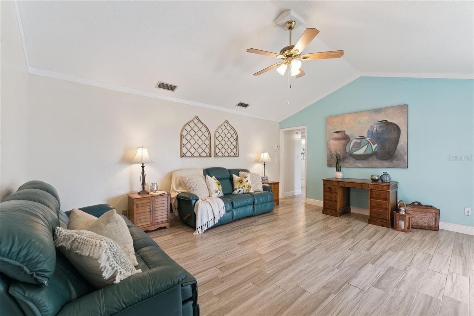 128 DELLWOOD DRIVE — photo 9 of 35