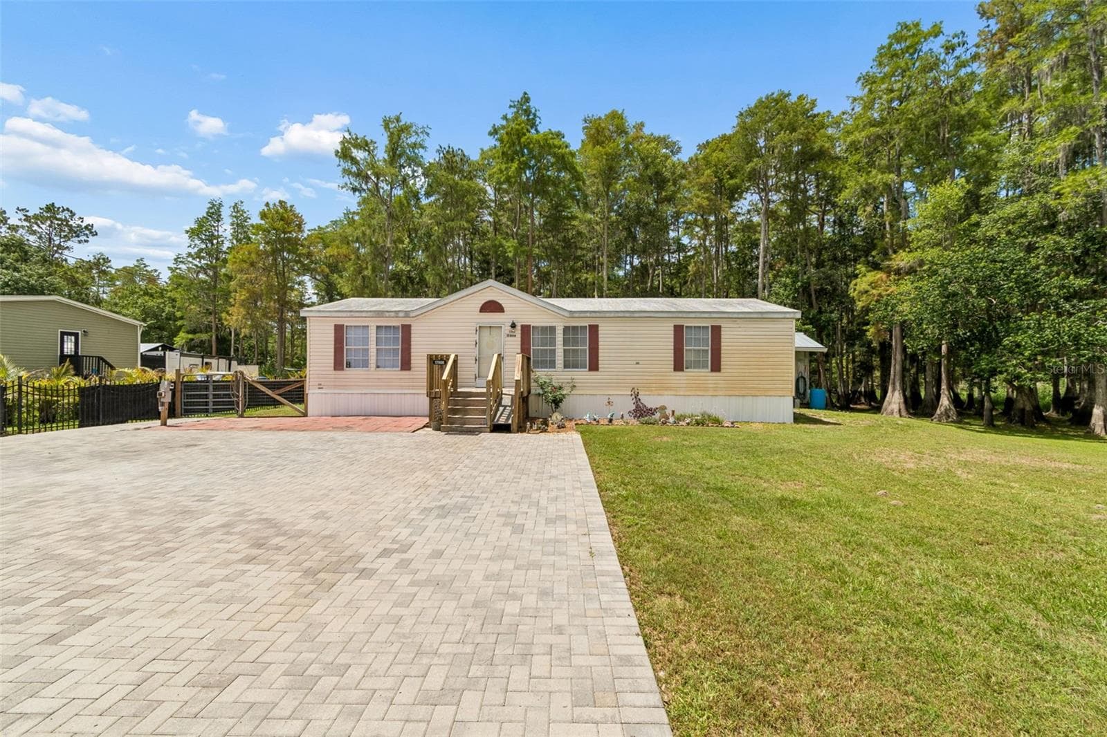 17808 DOGWOOD DRIVE — photo 4 of 68