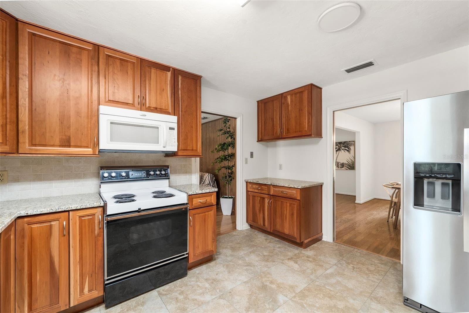7610 40TH AVENUE — photo 15 of 41