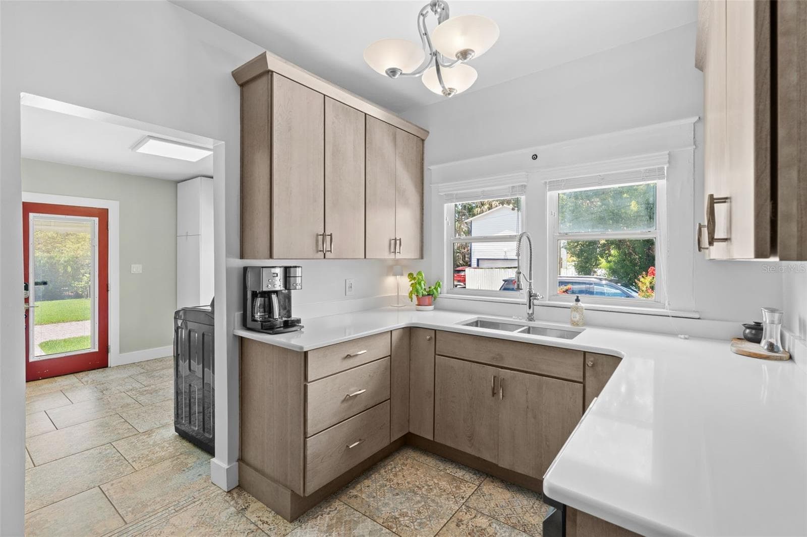 900 PINE STREET — photo 12 of 28