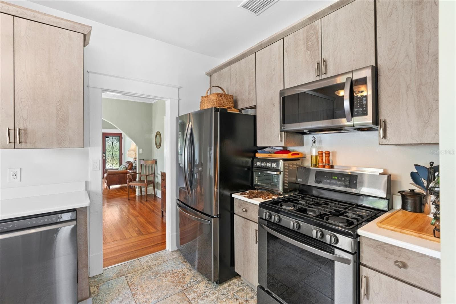 900 PINE STREET — photo 14 of 28