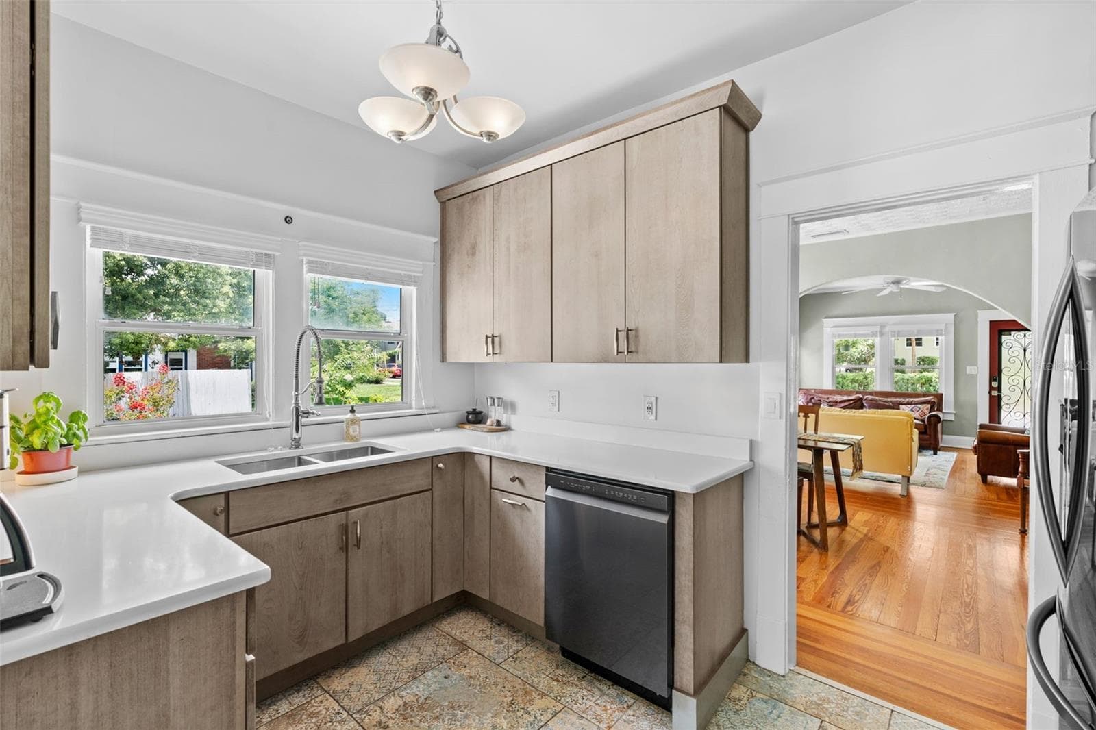 900 PINE STREET — photo 13 of 28