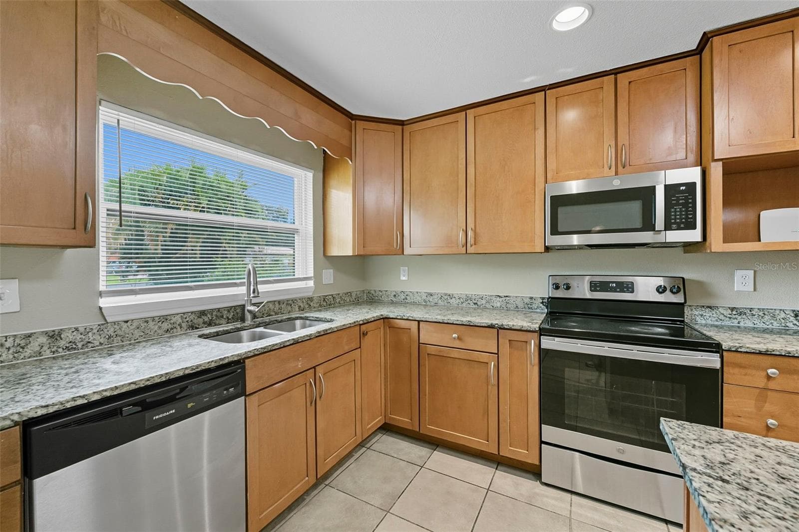28042 LOIS DRIVE — photo 13 of 46