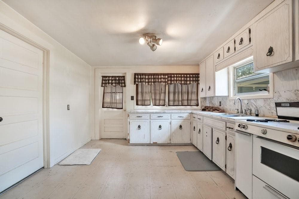 555 WESTOVER PARKWAY — photo 8 of 21