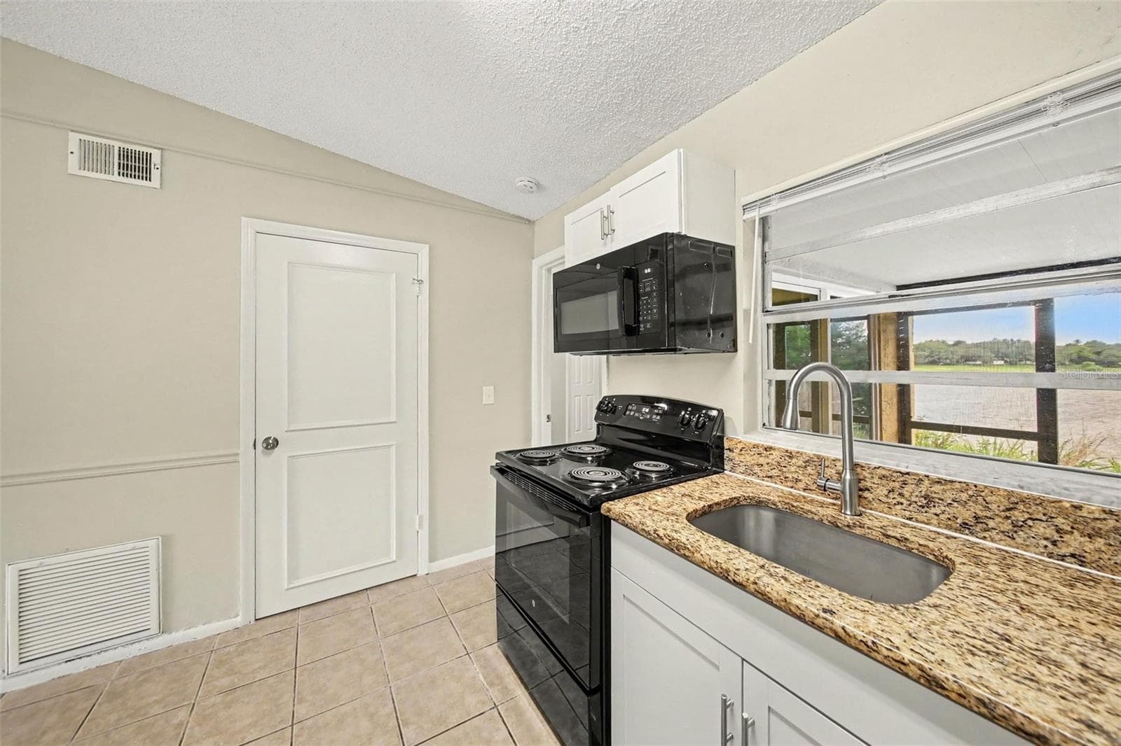 1188 WOODMAN WAY — photo 4 of 8