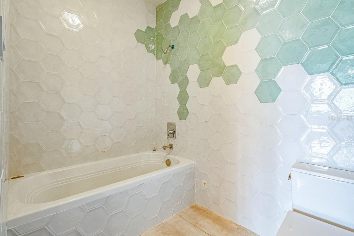 693 NCV — photo 12 of 15