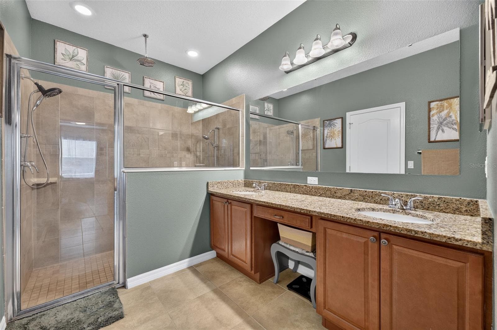 24529 WOODHILL COURT — photo 14 of 28