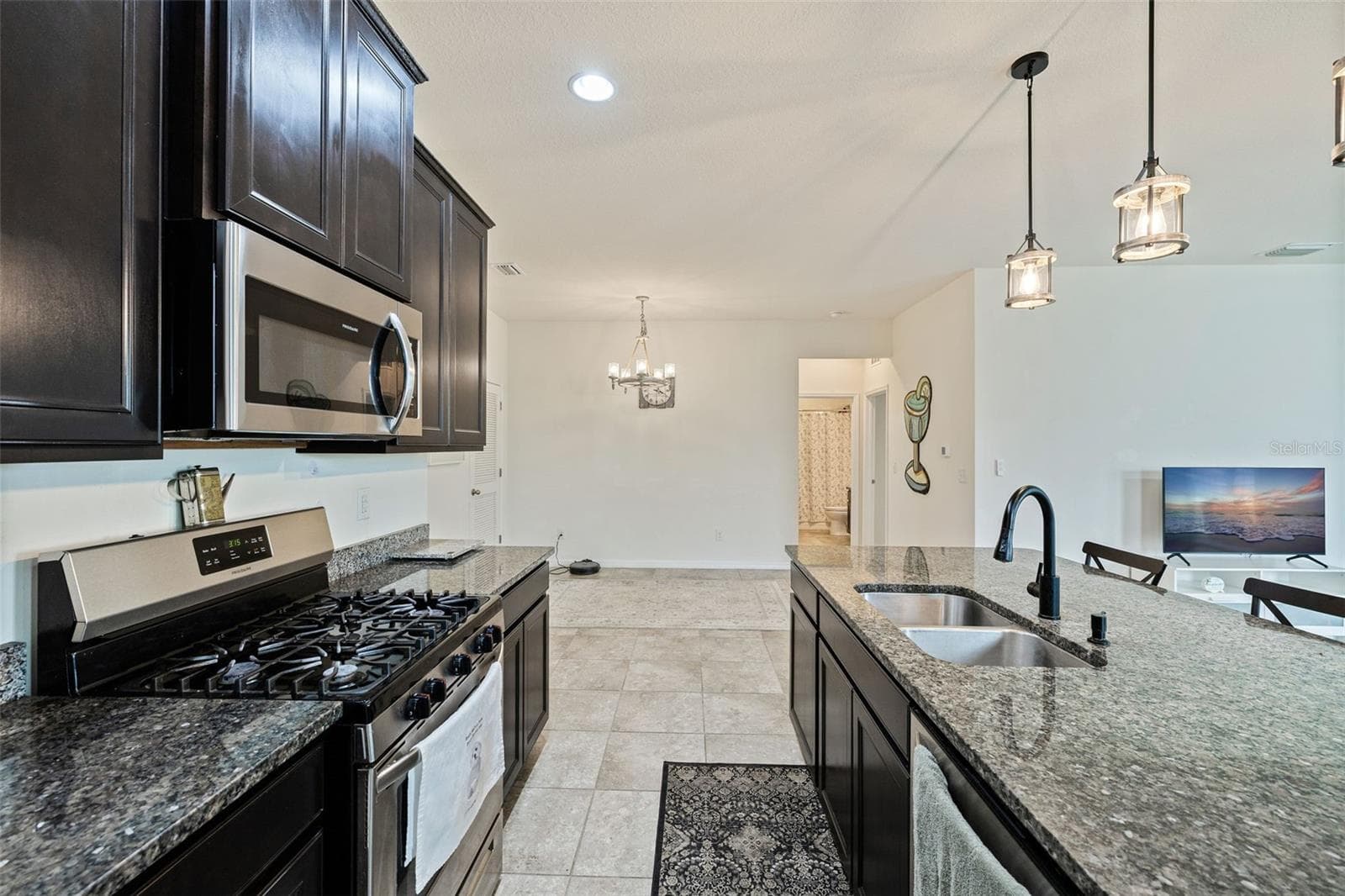 7533 LANTERN PARK AVENUE — photo 11 of 44