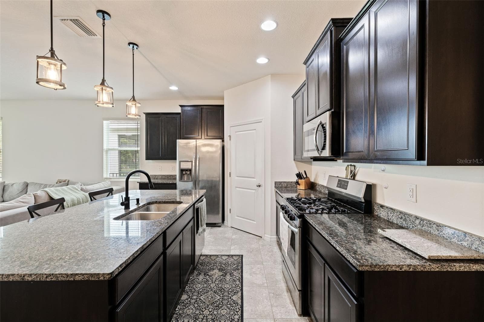 7533 LANTERN PARK AVENUE — photo 3 of 44