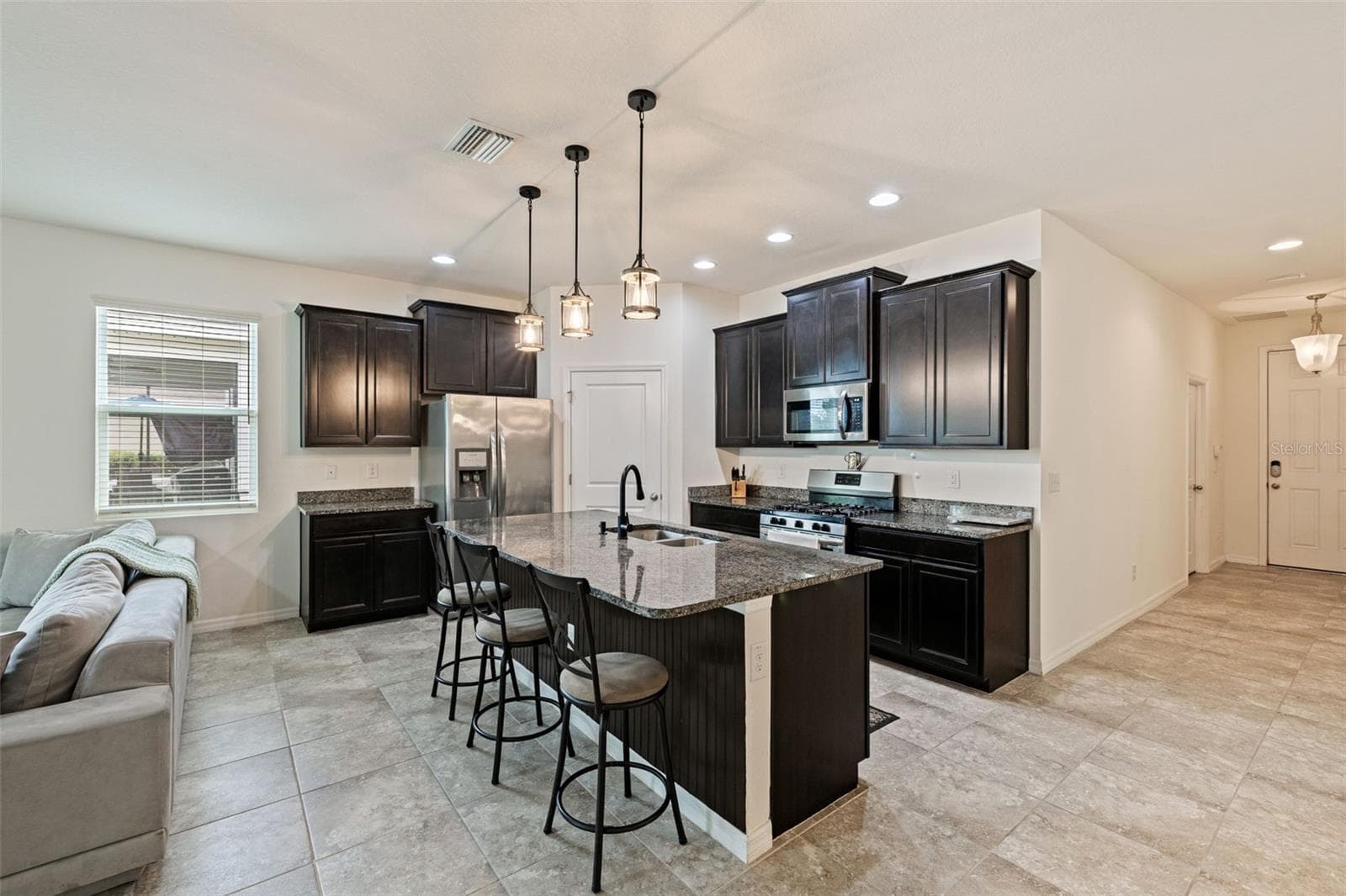 7533 LANTERN PARK AVENUE — photo 2 of 44