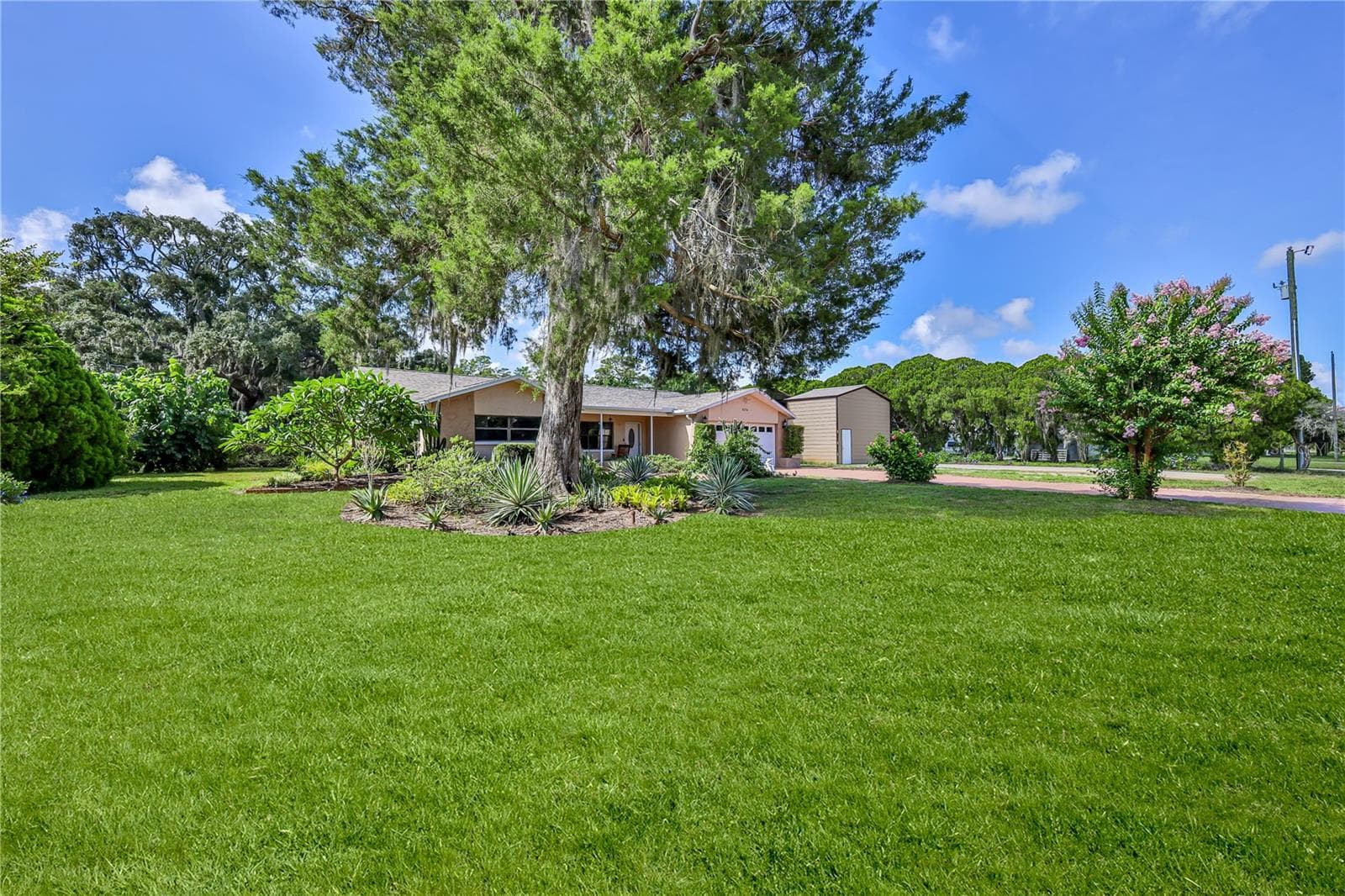 8270 SYCAMORE DRIVE — photo 6 of 68