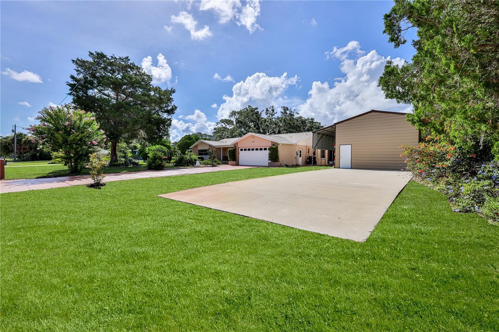 8270 SYCAMORE DRIVE — photo 4 of 68