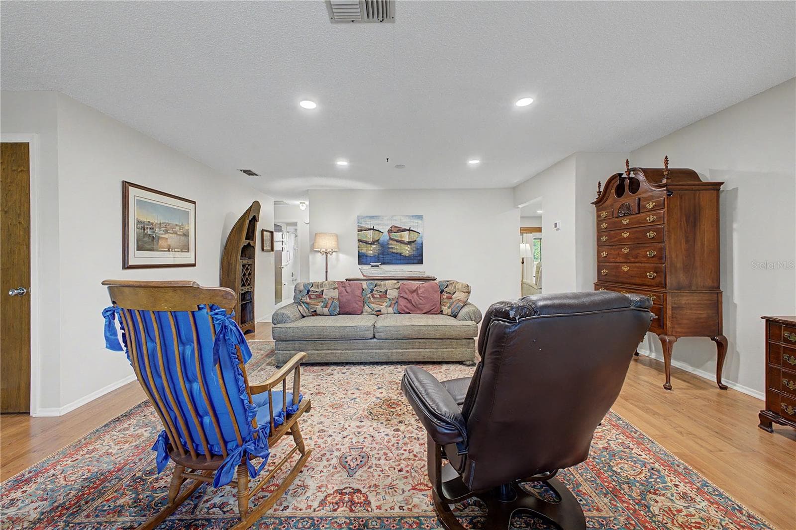 8270 SYCAMORE DRIVE — photo 12 of 68