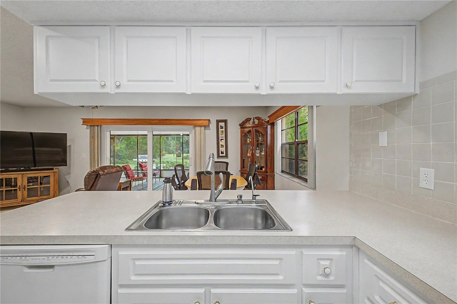 8270 SYCAMORE DRIVE — photo 18 of 68