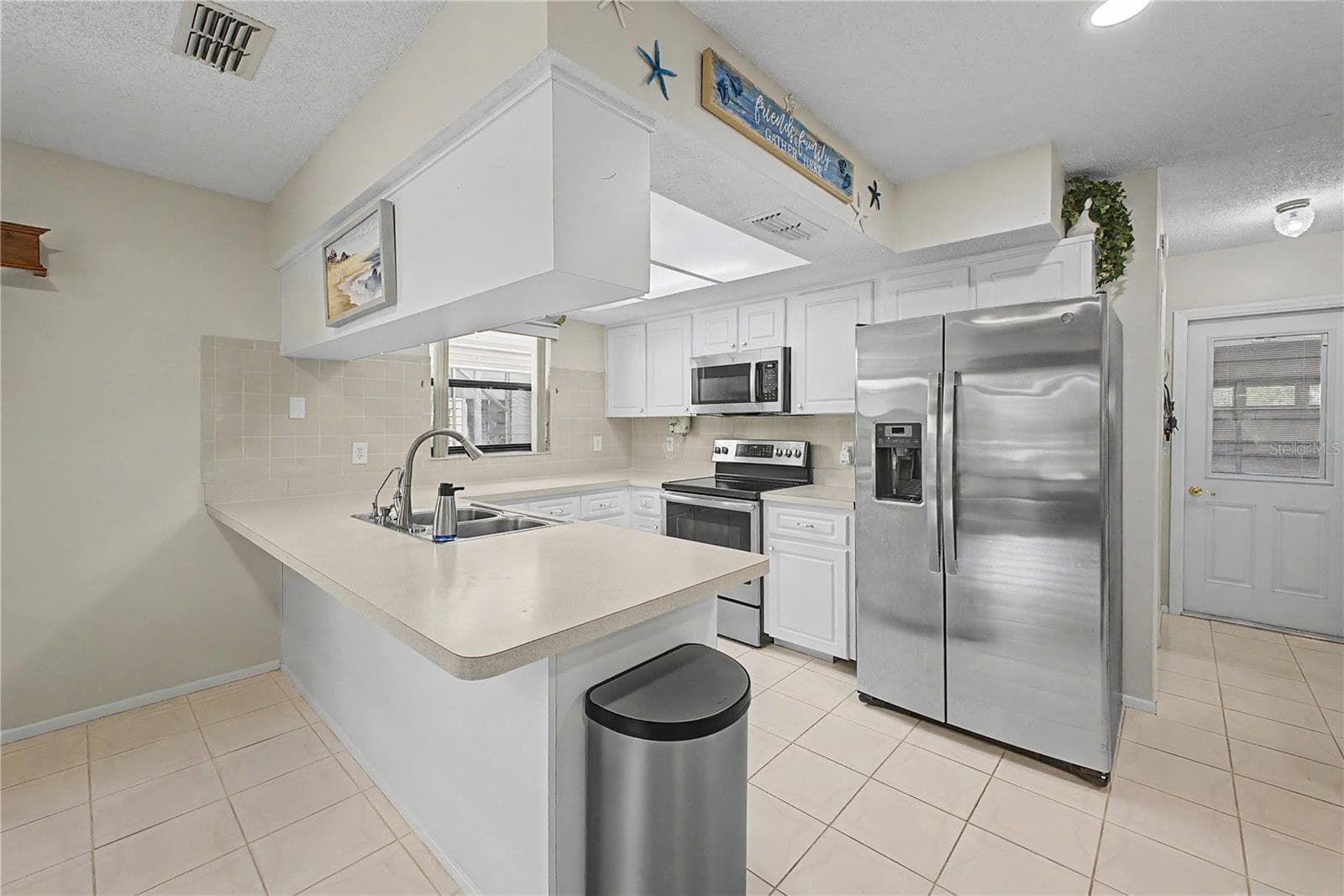 8270 SYCAMORE DRIVE — photo 16 of 68