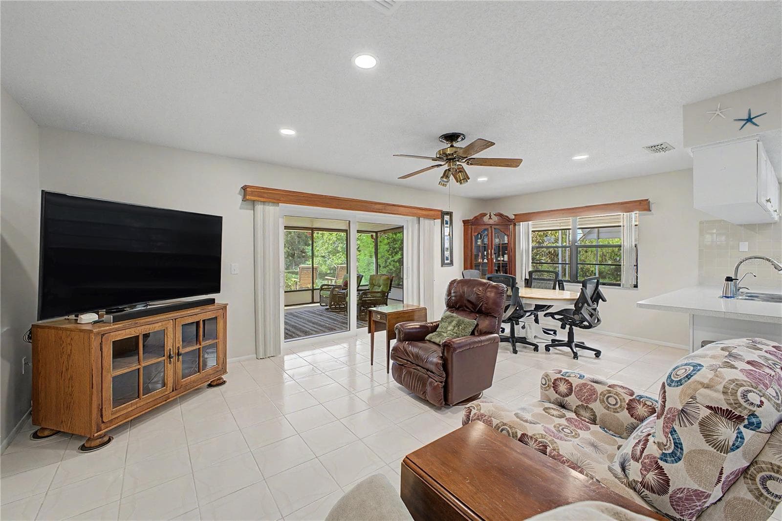 8270 SYCAMORE DRIVE — photo 24 of 68