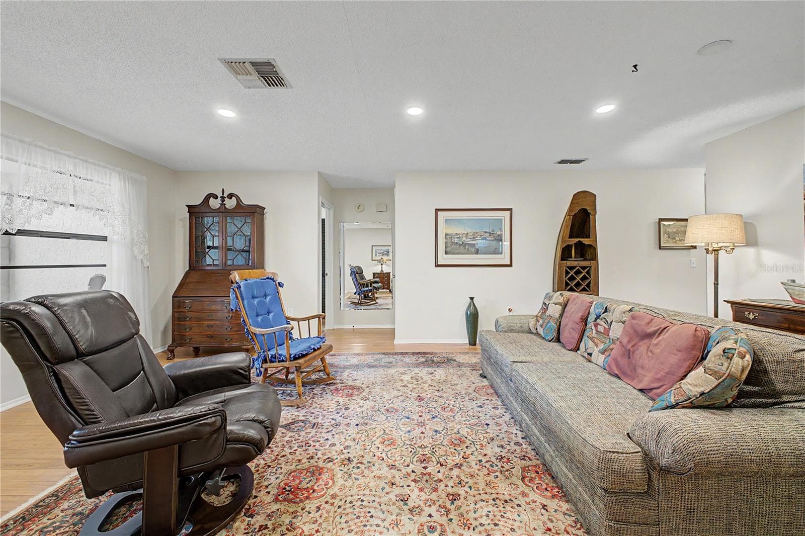 8270 SYCAMORE DRIVE — photo 11 of 68