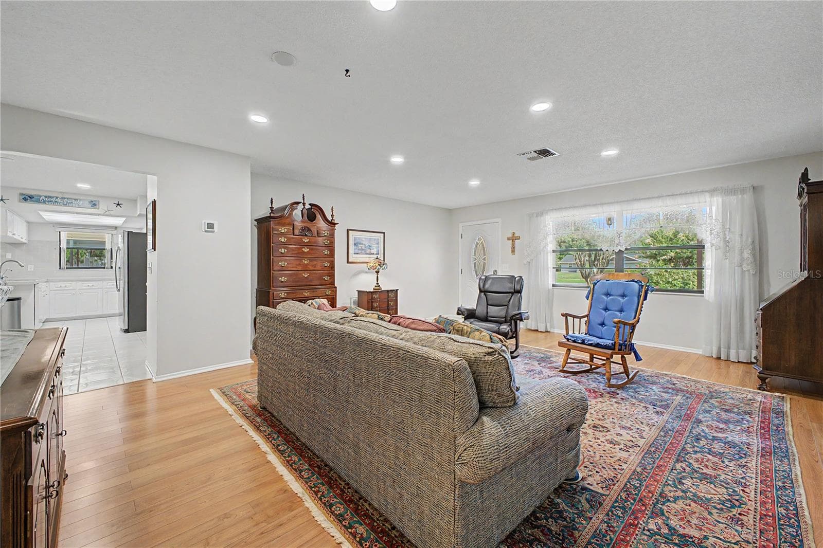 8270 SYCAMORE DRIVE — photo 14 of 68