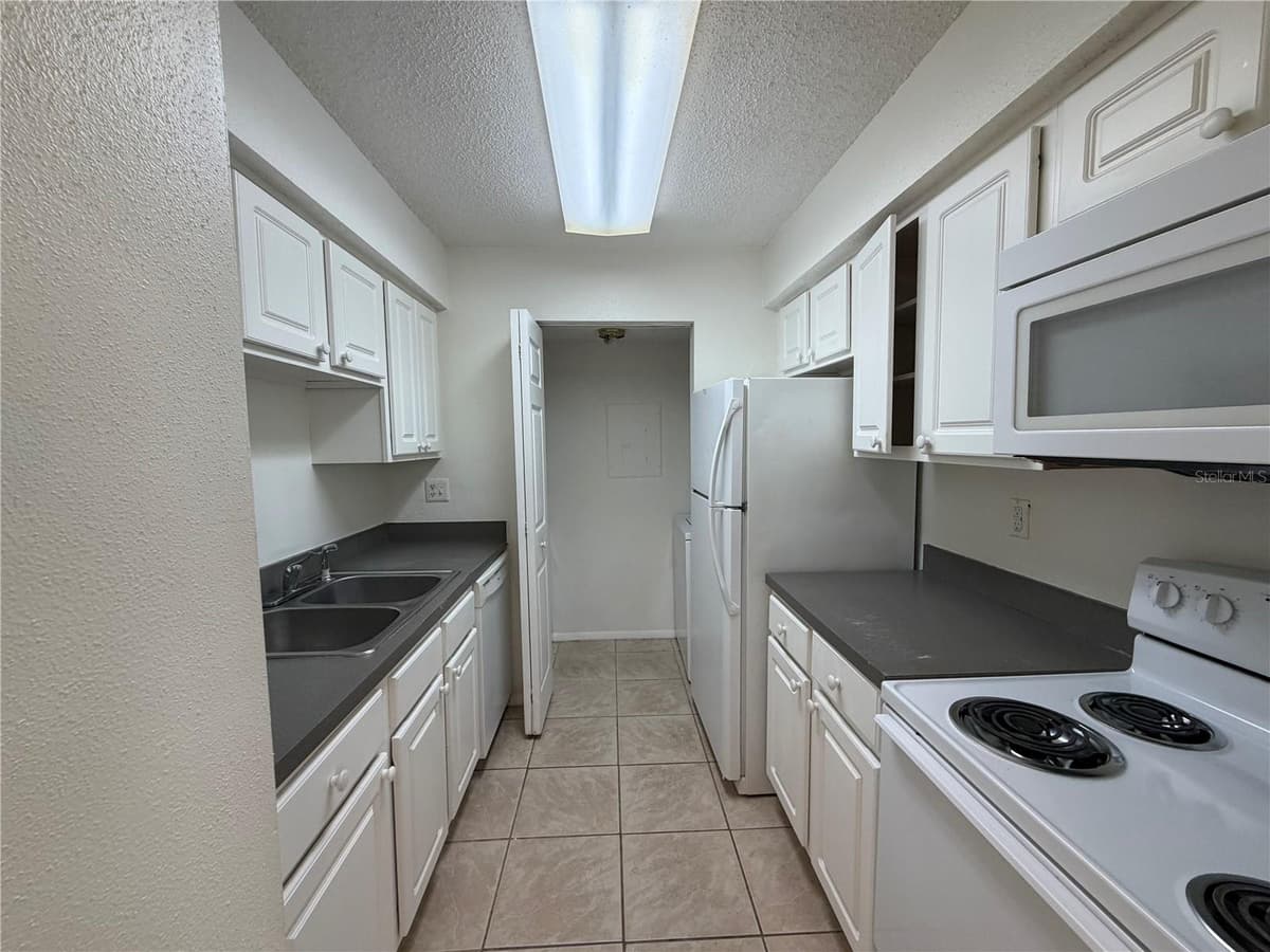 3756 IDLEBROOK CIRCLE — photo 6 of 18