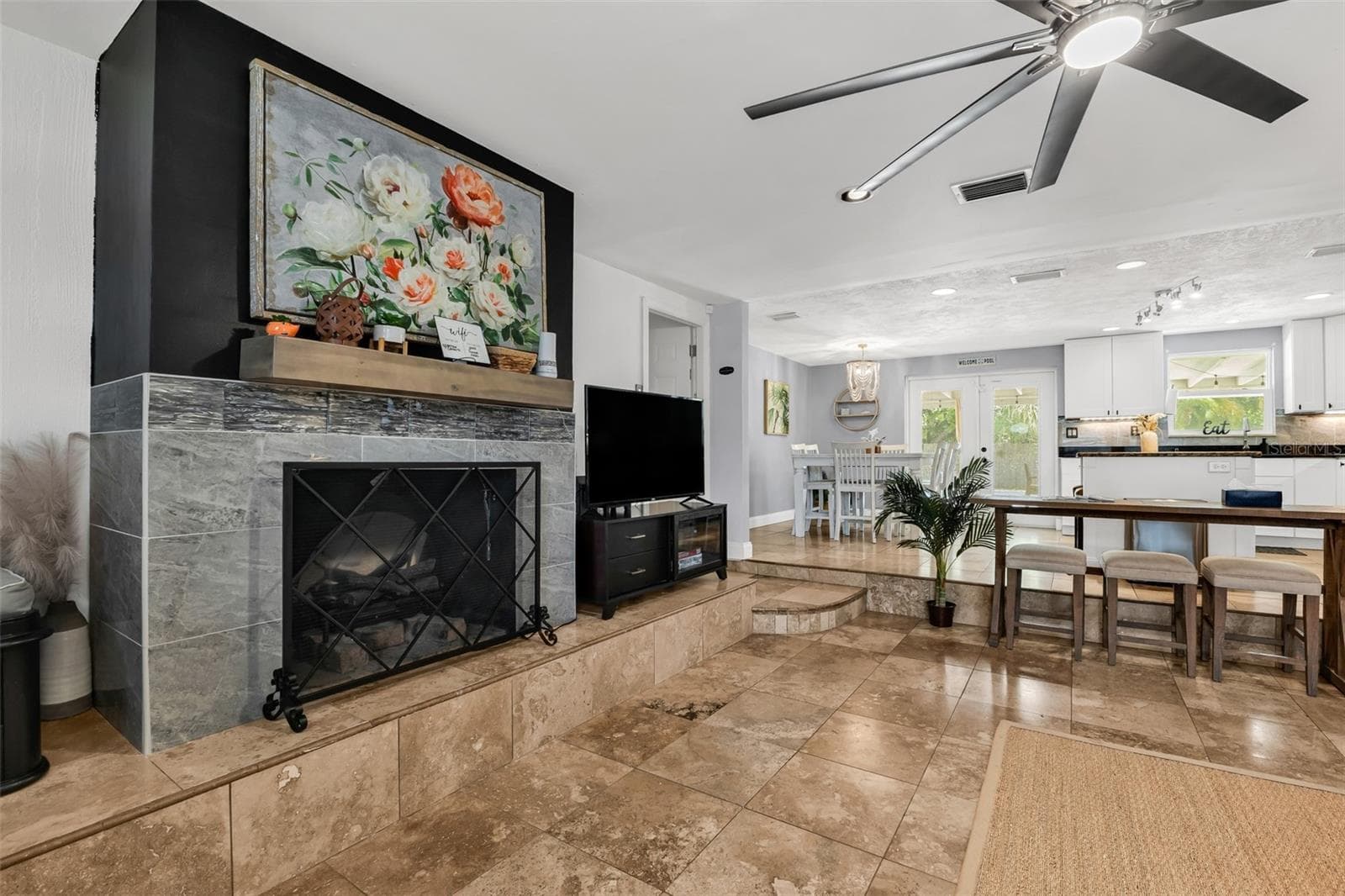 1664 LAKEVIEW PLACE — photo 7 of 69