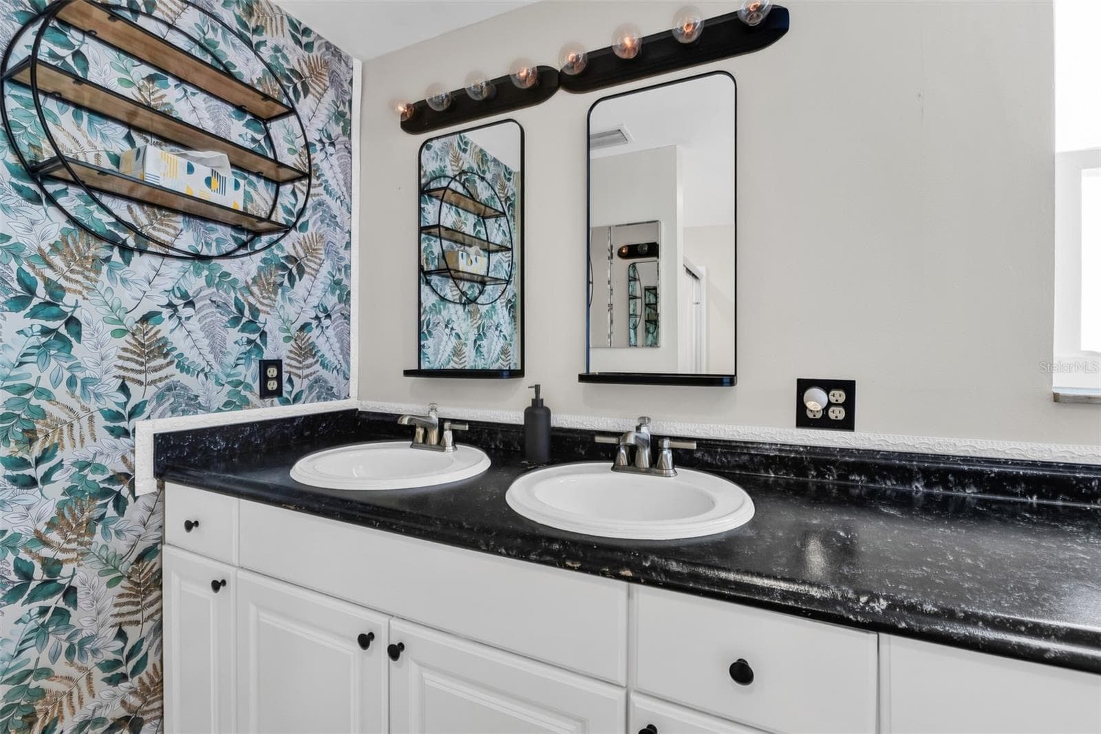 1664 LAKEVIEW PLACE — photo 38 of 69